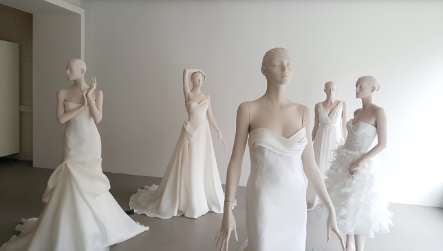 showroom with mannequins 01